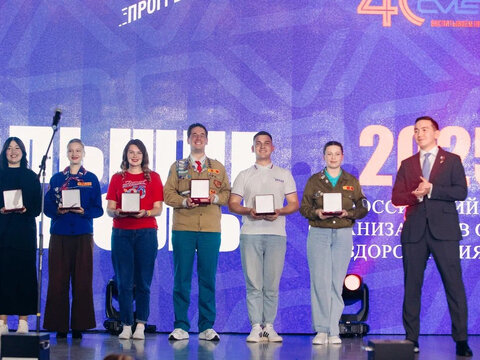 Игорь Юргин наградил лучших вожатых России