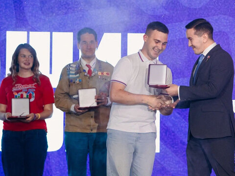 Игорь Юргин наградил лучших вожатых России